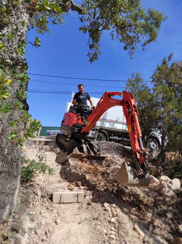 Artisan Paysagiste depuis 20 ans - Aménagement et créations de jardins. Murs de soutènement - terrassement